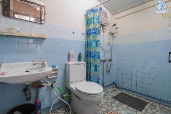 *****ทาวน์เฮ้าส์มือสองนนทบุรี เนื้อที่ 35 ตร.ว. ทำเลใกล้สนามบินดอนเมือง ม.ปิ่นเจริญ3 ดอนเมือง หน้ากว้าง 6 เมตร ฟังก์ชัน 3 ห้องนอน 2 ห้องน้ำ ต่อเติมครบพร้อมอยู่ บนทำเลเดินทางสะดวก ใกล้จุดขึ้นทางด่วนศรีสมาน